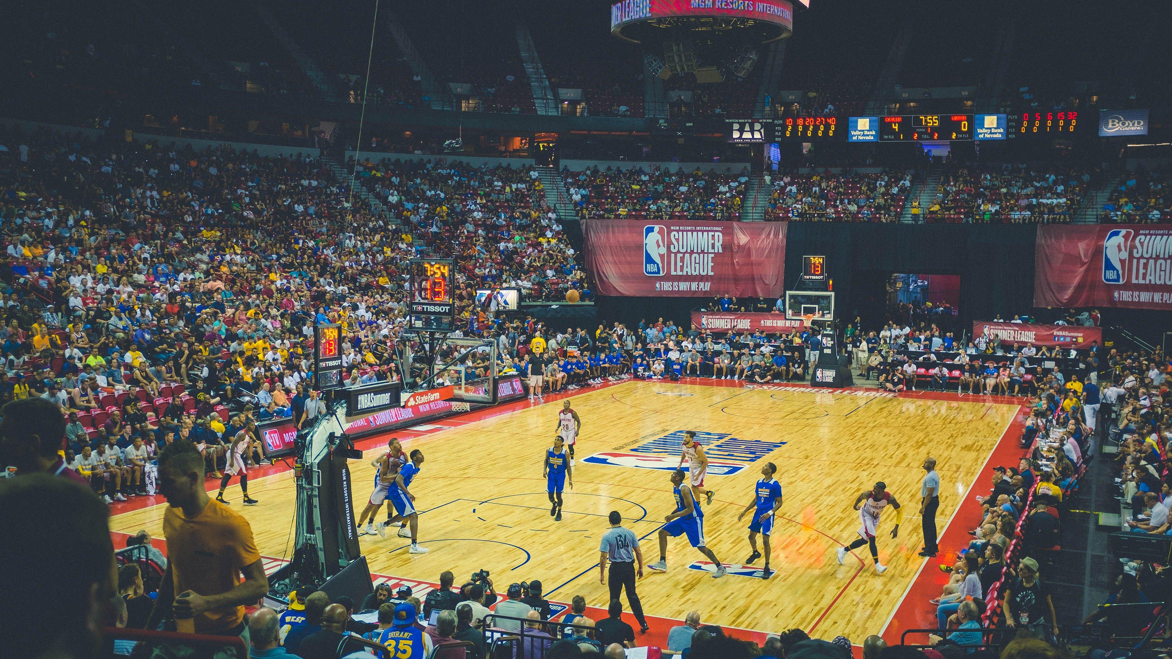 基恩痛批安菲尔德嘘声，自家球迷嘲讽本地孩子，何谈风度？